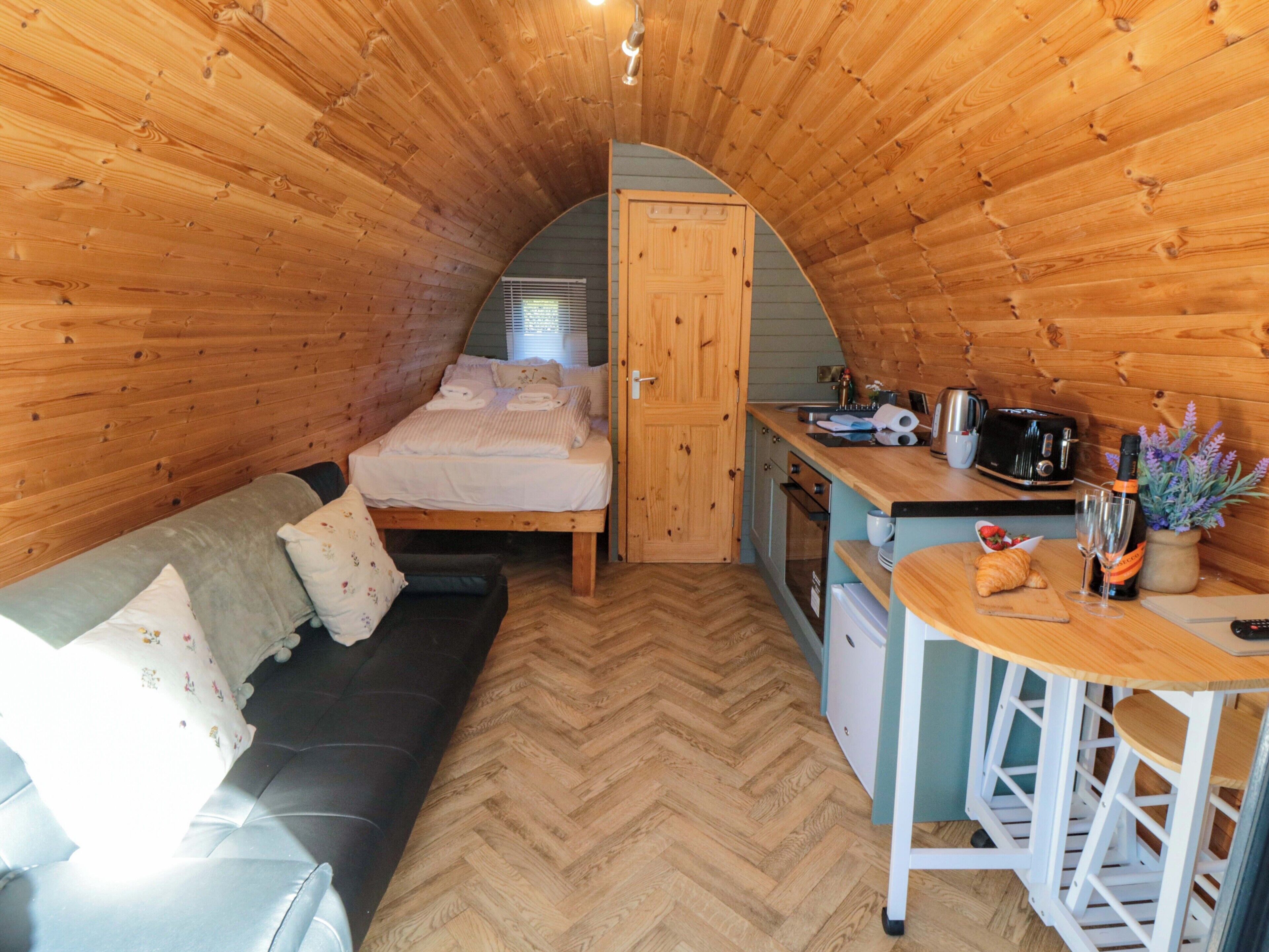 Cottage | 1 bedroom, WiFi (free), individually decorated, individually furnished