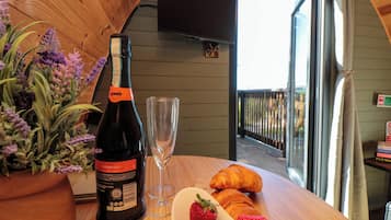 Cottage | Dining