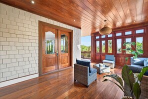 Property grounds - 8 Bedroom Oceanview home with Pool | Rooftop Deck | Across Street From Beach (Isle of Palms)