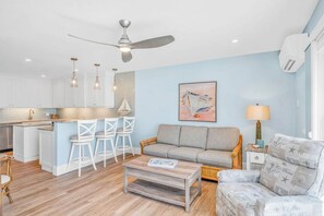 Living area - Relax and Unwind at the Colony! (Key Colony Beach)
