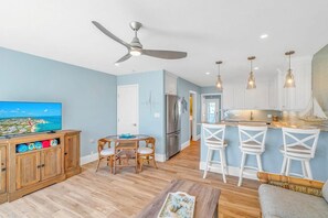 Living area - Relax and Unwind at the Colony! (Key Colony Beach)