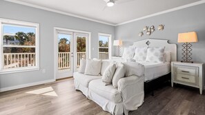 Ferienhaus, Mehrere Betten, Terrasse, eingeschränkter Meerblick (Salty Seabreeze) | 4 Schlafzimmer, individuell dekoriert, individuell eingerichtet
