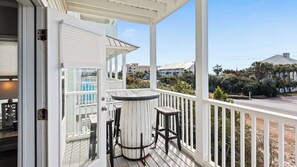 Ferienhaus, Mehrere Betten, Terrasse, eingeschränkter Meerblick (Salty Seabreeze) | Speisen im Freien