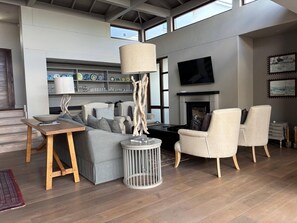 Villa, 4 habitaciones, piscina privada | Sala de estar