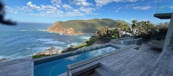 Luxurious 5-bedroom Villa With Private Pool in Knysna