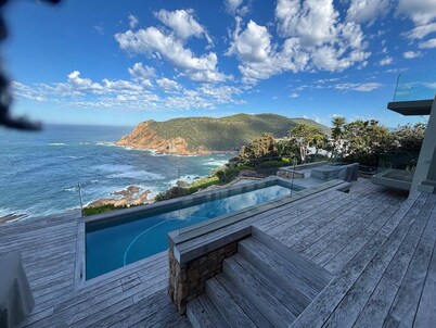 Luxurious 5-bedroom Villa With Private Pool in Knysna