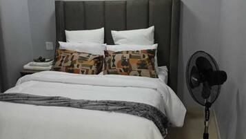 5 bedrooms, iron/ironing board, WiFi, bed sheets