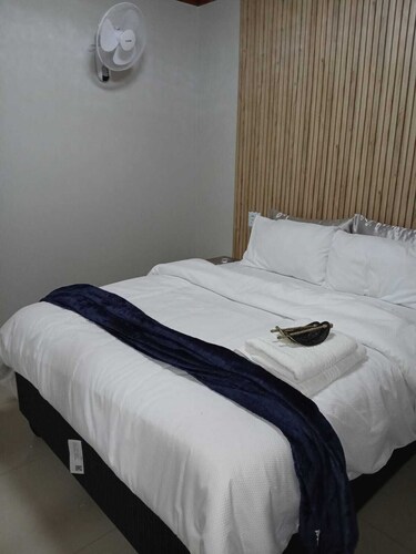 Brilliant 5-bedroom house with spacious rooms and great security in Westonaria