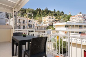 Outdoor dining - Rapai City Apartments - Central Stays in Zakynthos Town (Zakynthos)