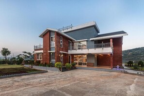 Deluxe Villa | Exterior - ELIVAAS Nimishka 5 BHK Villa with Pool (Mawal)