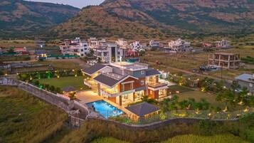 المنشأة من الخارج