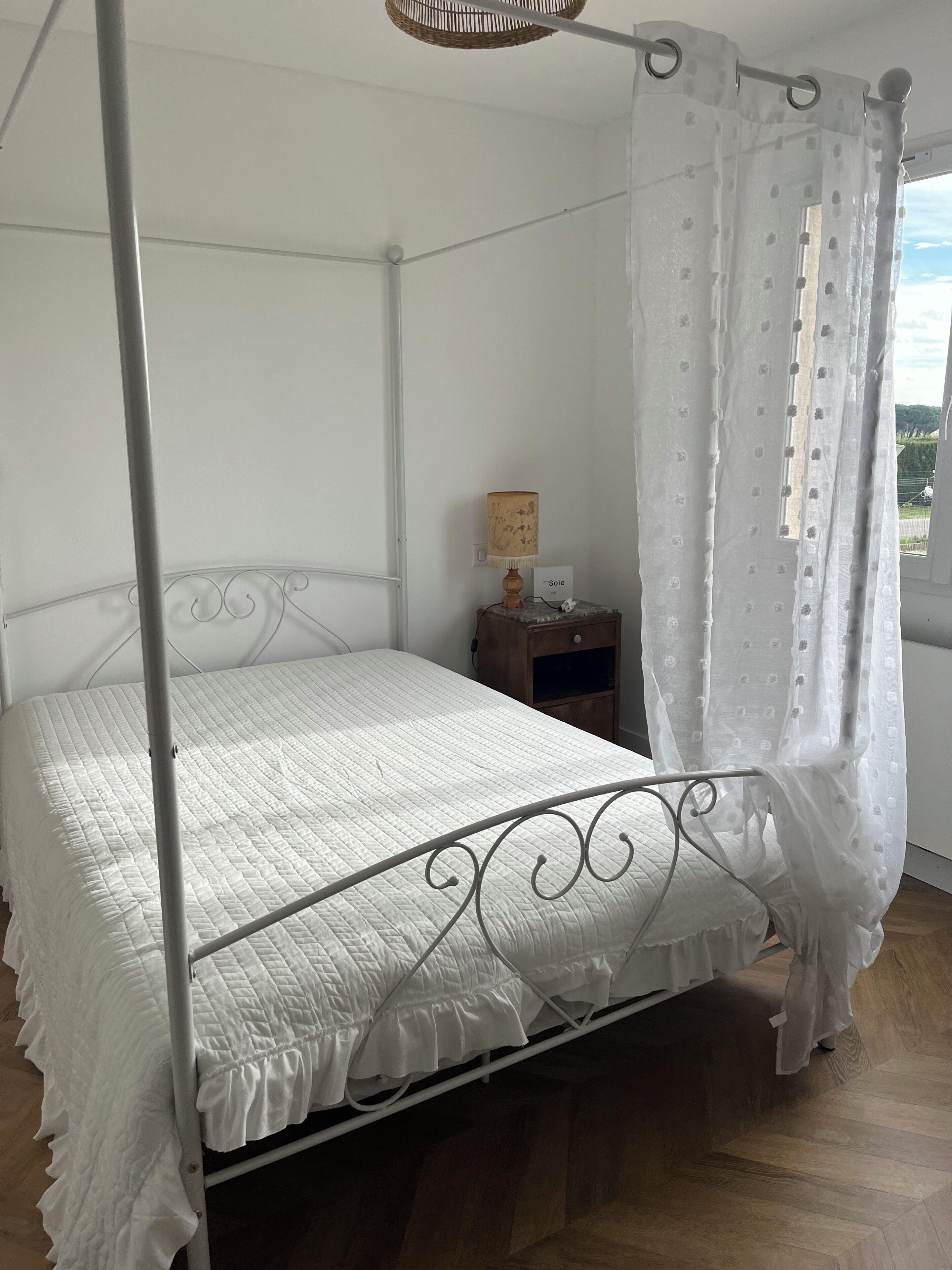 2 habitaciones, escritorio, tabla de planchar con plancha y wifi gratis 