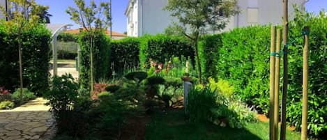 Departamento, 2 habitaciones, patio, vista al jardín | Jardín
