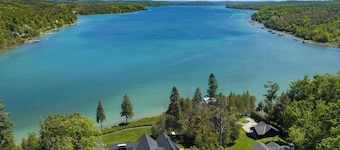 *NEW LISTING* Newly Built Walloon Lodge with Guest Houses