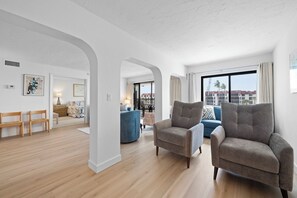 TV - Pointe Santo A33: 2 Bedrooms plus Den! Stunning Gulf Views! (Sanibel)