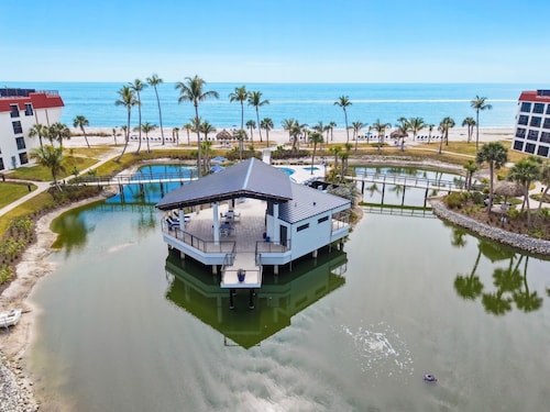 Pointe Santo A33: 2 Bedrooms plus Den! Stunning Gulf Views!