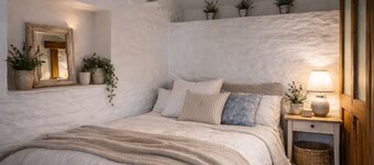 Cottage Above the Beach, on the SW Coast Path, nr Tintagel Castle, Pet Friendly