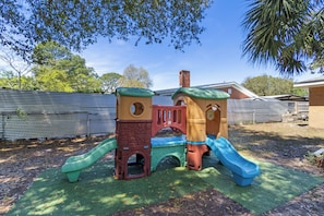 Children’s area - Perfect for families and groups! Enjoy a spacious home with a screened patio, fire pit, and kid-friendly yard. Prime location near the Science Center and main roads. Flexible beds make it ideal for extended stays. Comfort and connection await! (Fort Walton Beach)