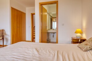 2 bedrooms, free WiFi, bed sheets - Mar Azul, a Home in Madeira (Porto Santo)
