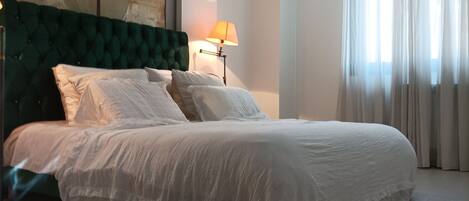 2 bedrooms, iron/ironing board, Internet, bed sheets