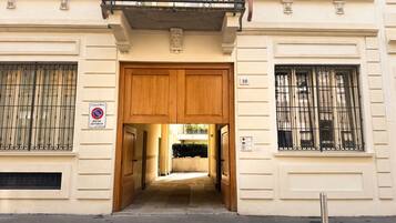 Penthouse Deluxe, vue cour intĂ©rieure | DĂ©tail de lâextĂ©rieur