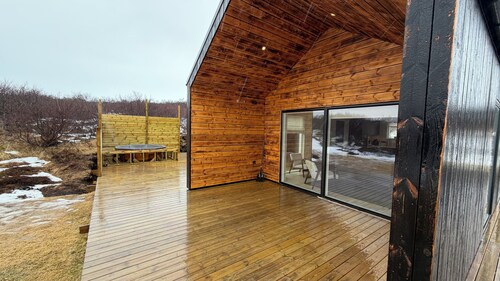Modern Cabin with Hot Tub & Mountain views