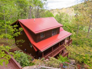 Exterior - Highwood- Mountain Views, Hot Tub, Arcade, Fire Pit, Foosball, Sleeps 12 (Boone)