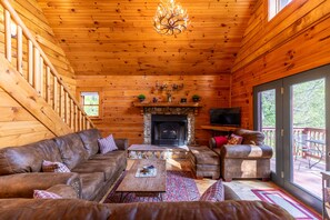 Smart TV, fireplace, video games, table football - Highwood- Mountain Views, Hot Tub, Arcade, Fire Pit, Foosball, Sleeps 12 (Boone)
