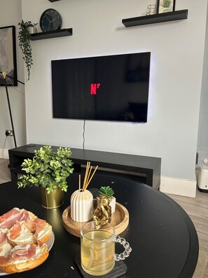 Interior - Modern  1 bed stylish city centre retreat (Wolverhampton)