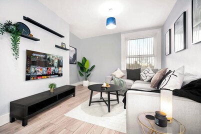 Modern 1 bed stylish city centre retreat