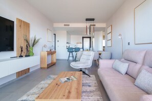 TV - EAGLE TOWER blue sky apartment (Benidorm)