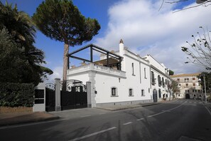 Exterior - Wonderful  villa for 16 guests with A/C, WIFI, TV and terrace, close to Sorrento (Sant'agnello)