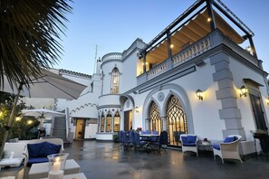 Outdoor dining - Wonderful  villa for 16 guests with A/C, WIFI, TV and terrace, close to Sorrento (Sant'agnello)