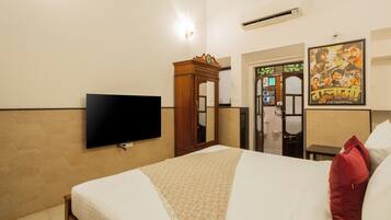 Deluxe Villa | In-room safe, iron/ironing board, free WiFi