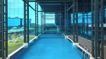 10 outdoor pools