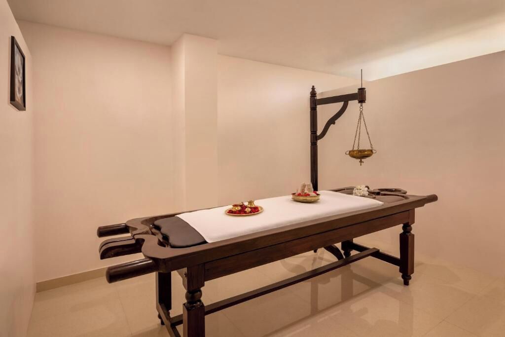 Sauna, steam room, body treatments, aromatherapy, deep-tissue massages