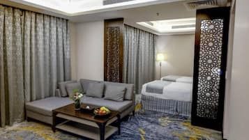 Luxury Studio Suite, City View | Interior