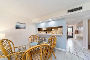 Dining - Cute pelican Inlet condo in beautiful St. Augustine (Saint Augustine)