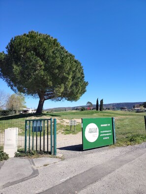 Property grounds - Family home for couple and 2 children (Fabrègues)