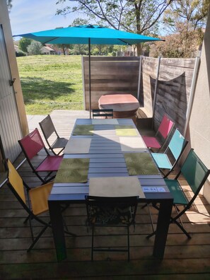 Outdoor dining - Family home for couple and 2 children (Fabrègues)