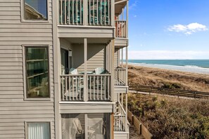 Property grounds - Dune Daze-Ocean Front Condo in Dunescape Villas (Atlantic Beach)
