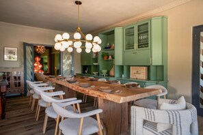 Villa | 5 bedrooms, Internet - Luxury Camps Bay 5 Star w Gym Pool Kinvara Villa (Cape Town)