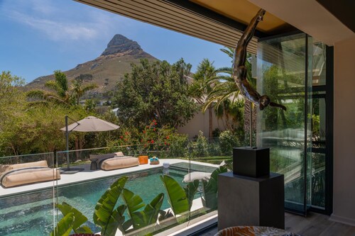 Luxury Camps Bay 5 Star w Gym Pool Kinvara Villa