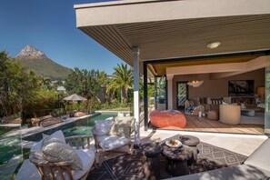 House - Luxury Camps Bay 5 Star w Gym Pool Kinvara Villa (Cape Town)