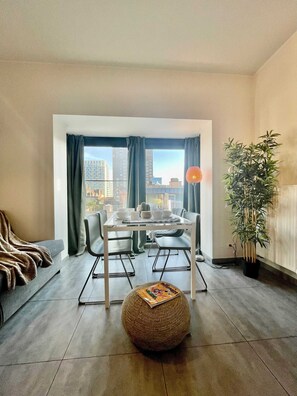 Apartment | Dining - Suite in Antwerp Near Meir Shops (Antwerp)