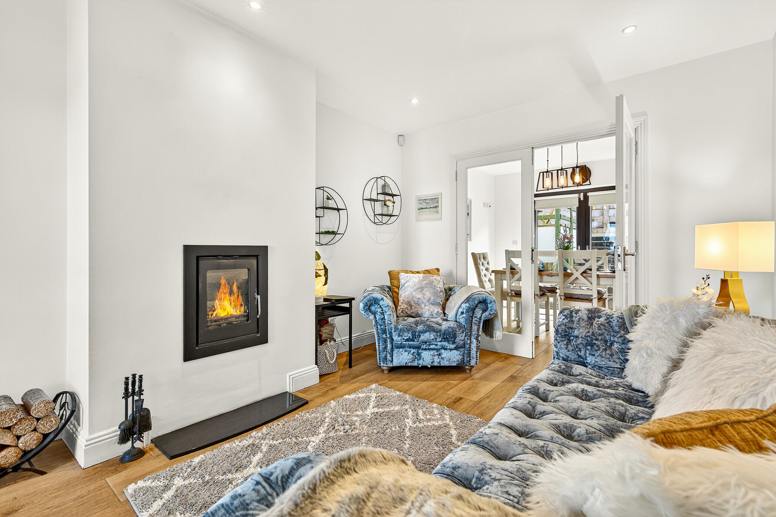 TV, fireplace