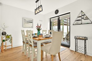 Dining - Cnoc Na Rí - A Lovely Strandhill Stay (Strandhill)