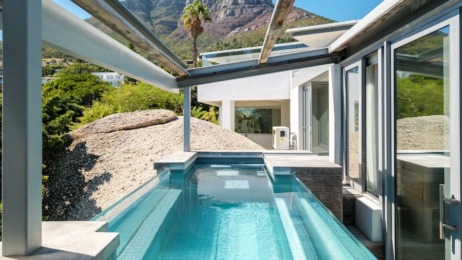 4 Bed Coastal Retreat W Pool Views Llandudno Sands