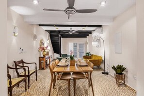 House - Casa Magnolia Stylish 3-level City House (Willemstad)