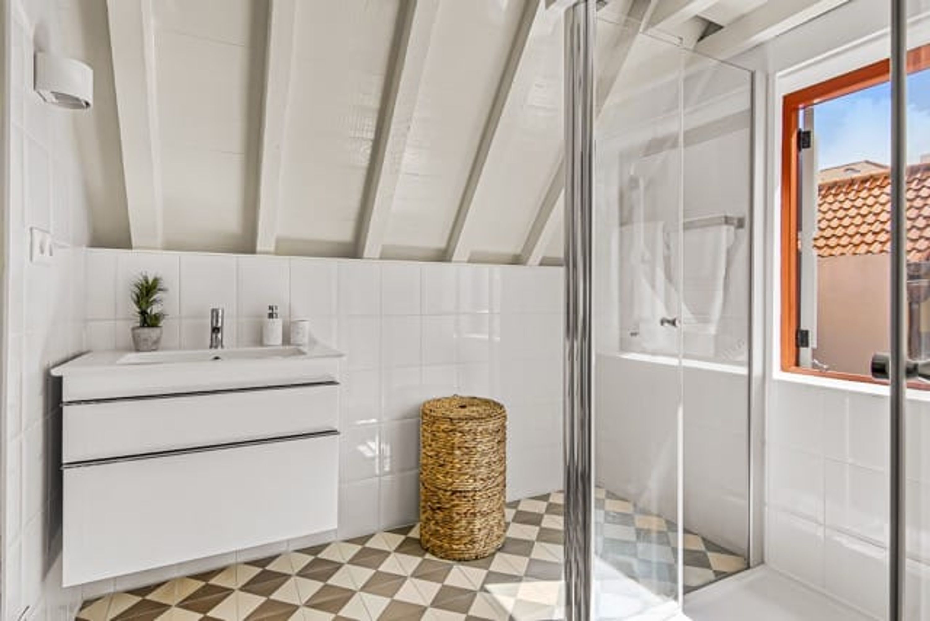 2 bedrooms, Internet